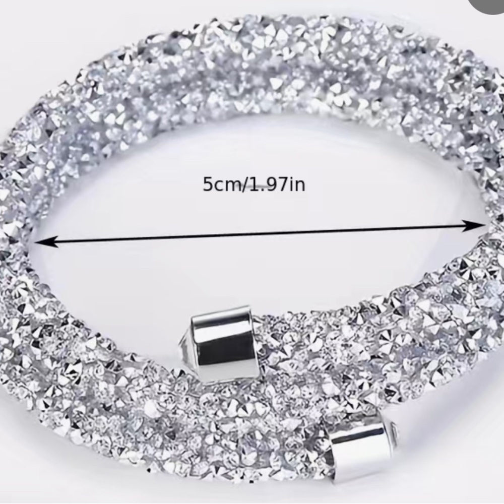 Bracelet.     3 layers fixs  all